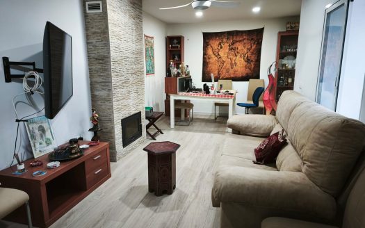 🏡 CASA ADOSADA TOTALMENTE REFORMADA CON GARAJE, PATIO Y TERRAZA